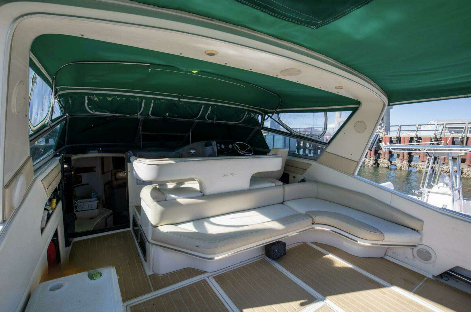 1990 Sea Ray 420 Sundancer - Image 14