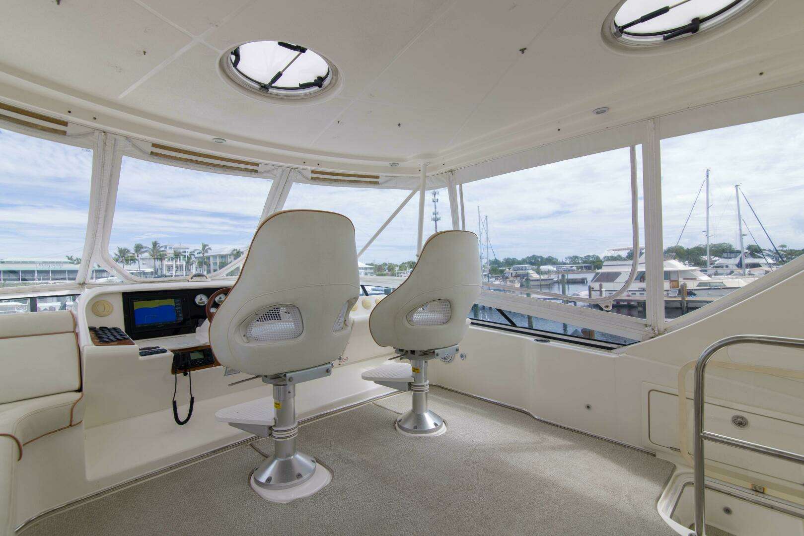 2009 Silverton 52 Ovation - Image 10