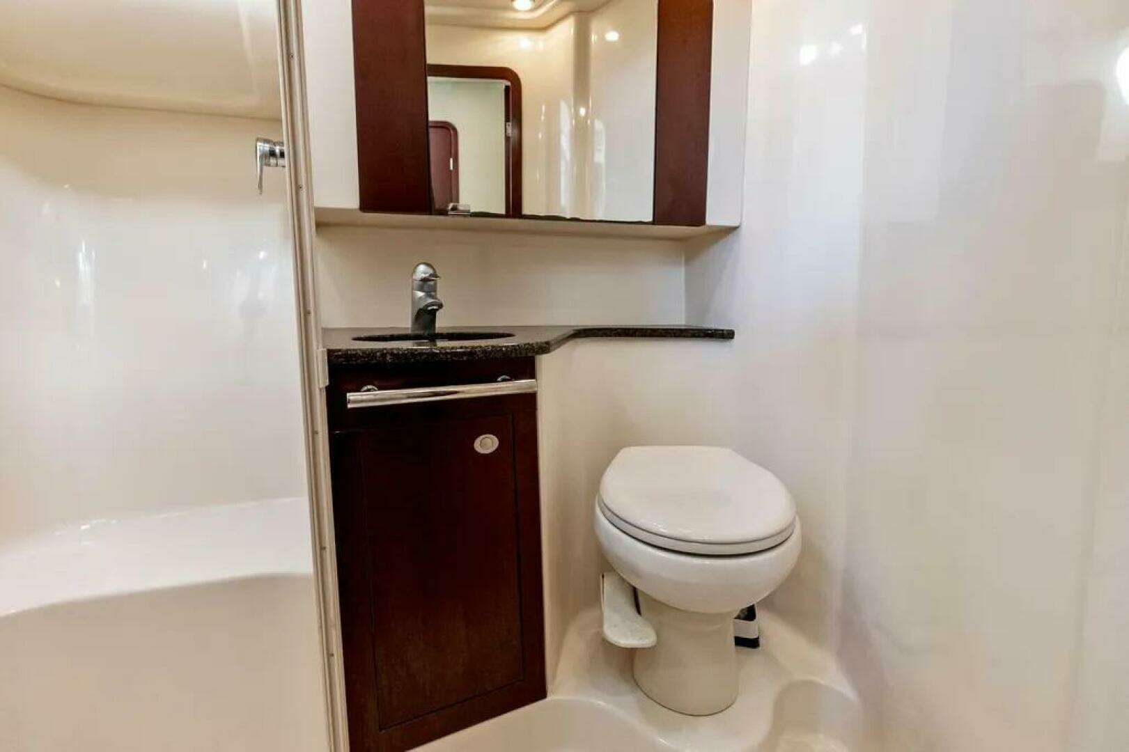 2007 Sea Ray 44 Sedan Bridge - Image 27