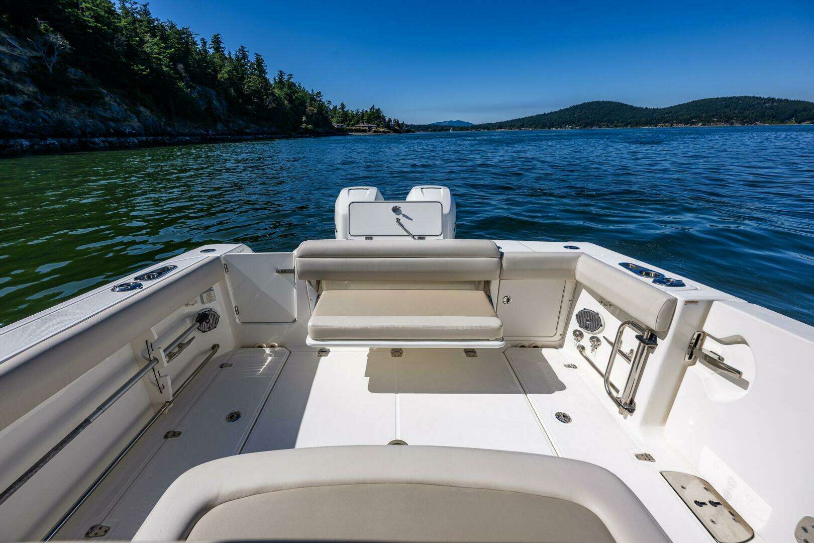 2017 Boston Whaler 330 Outrage - Image 27