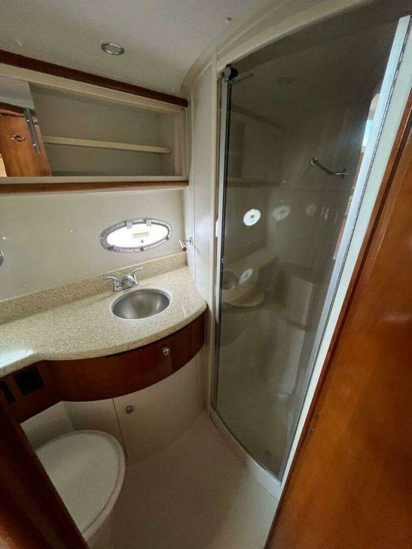 2000 Carver 396 Motor Yacht - Image 29