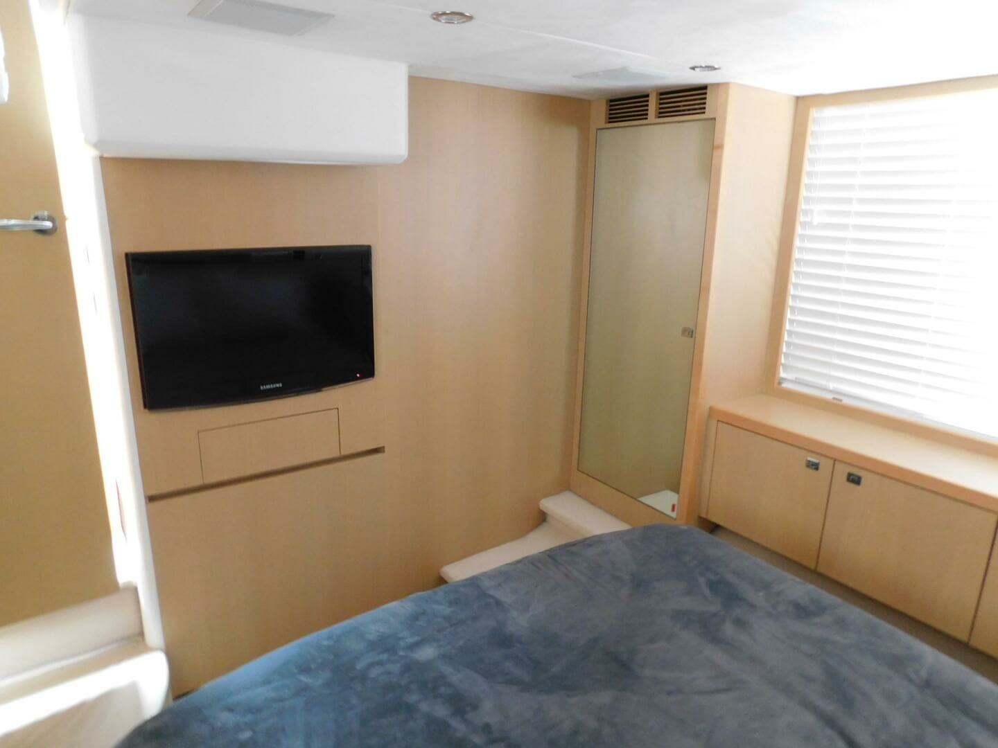 2011 Princess V52 - Image 22
