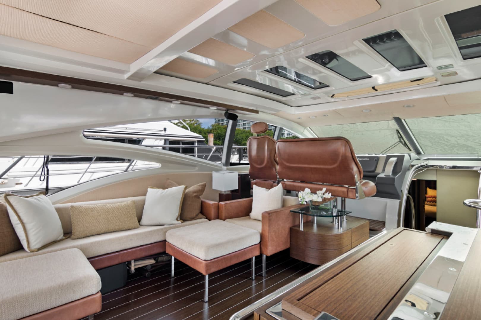 2009 Azimut 68S - Image 9