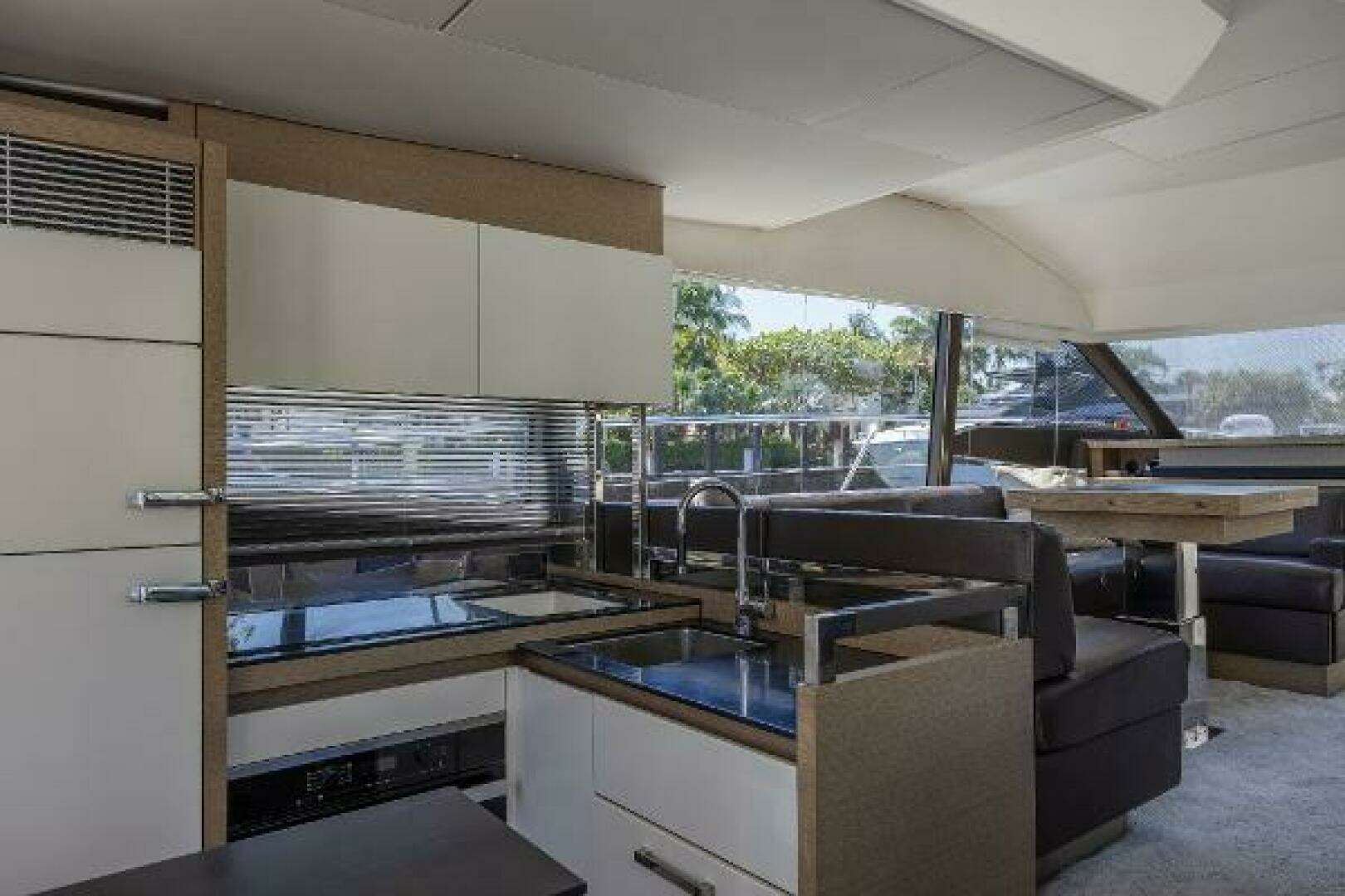 2018 Prestige 520 - Image 22