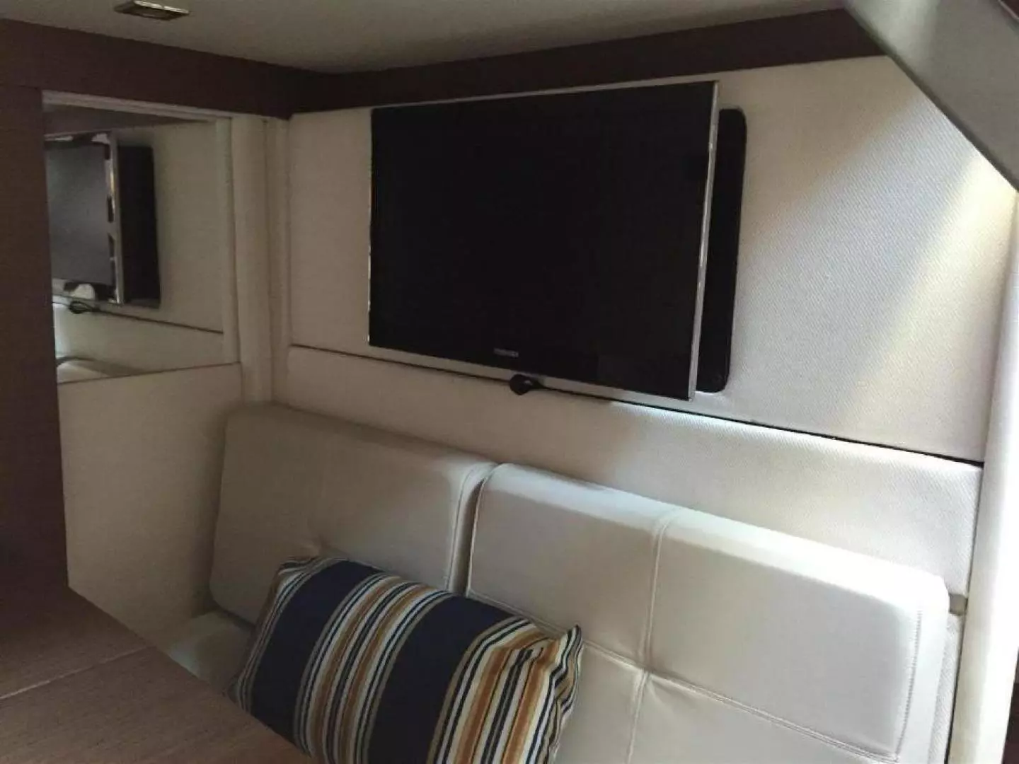 2013 Sea Ray Sundancer - Image 43