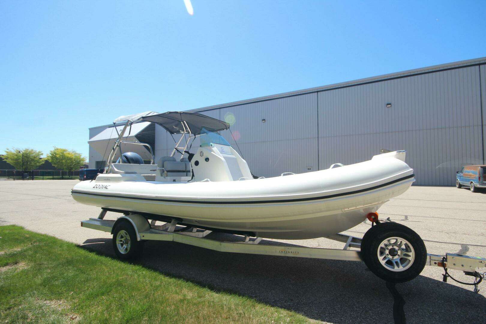 2025 Zodiac Medline 6.8 NEO - Image 4