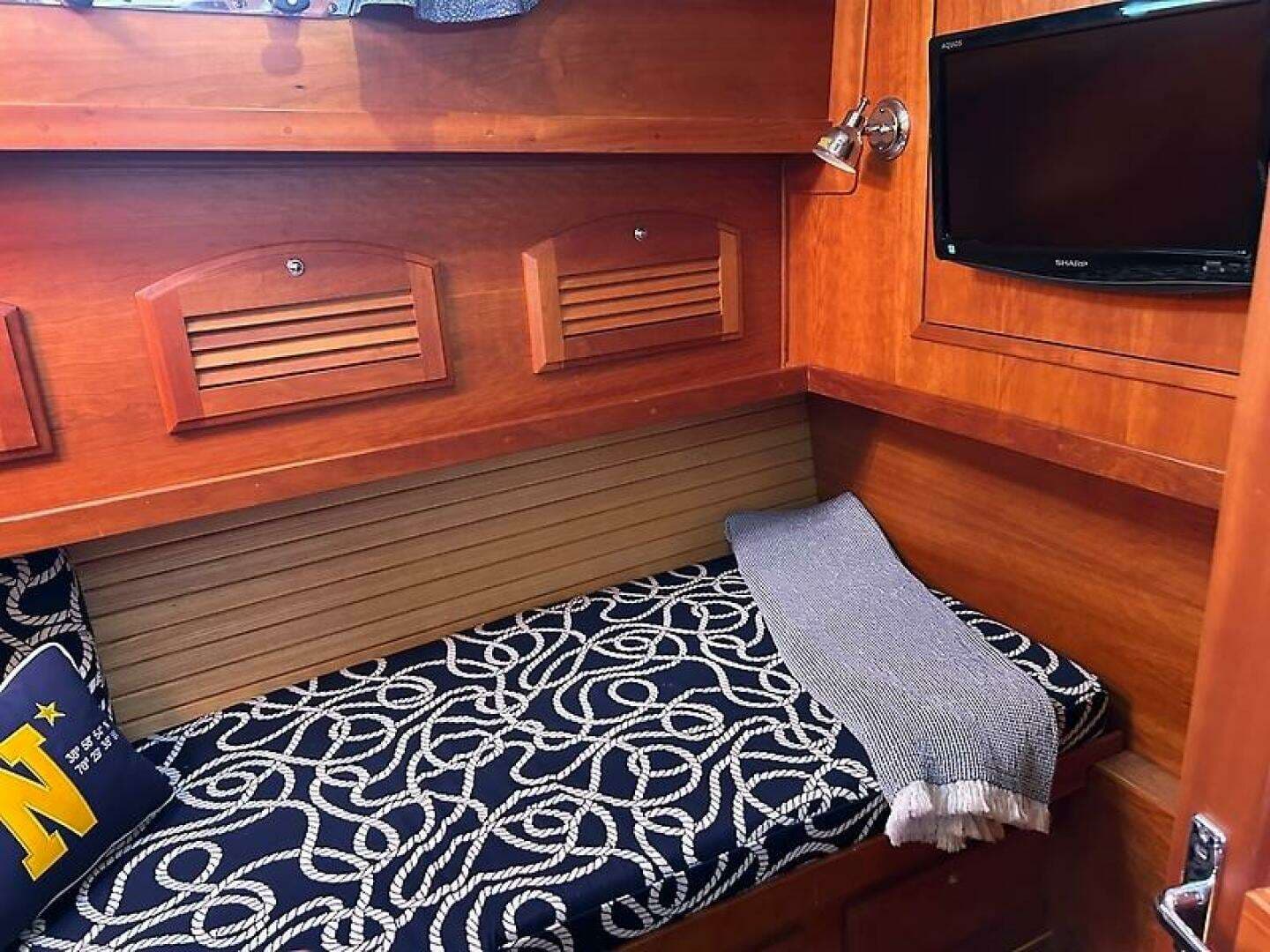 2004 Sabre 42 Express - Image 26