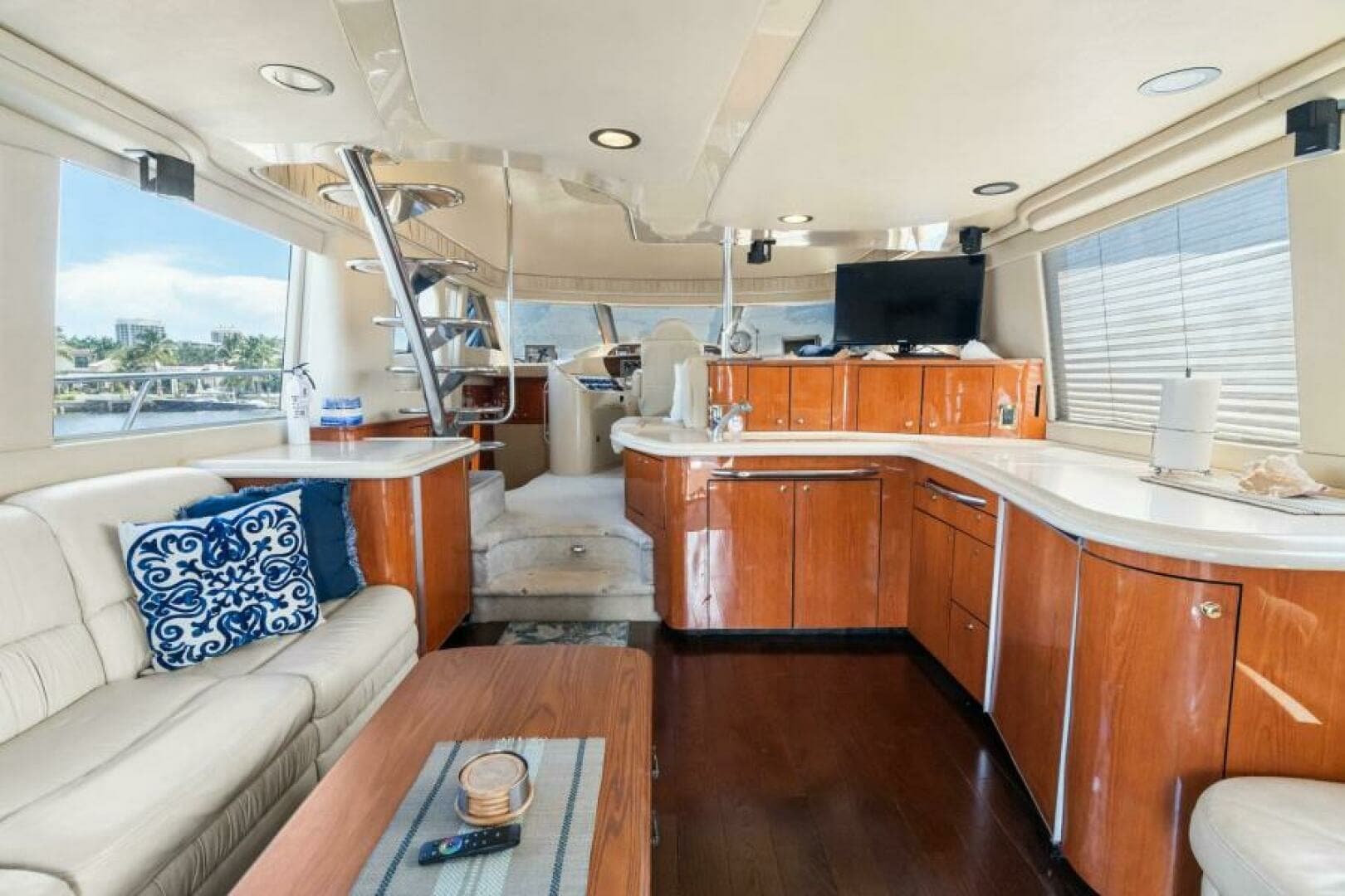 2001 Sea Ray 540 Cockpit Motor Yacht - Image 19
