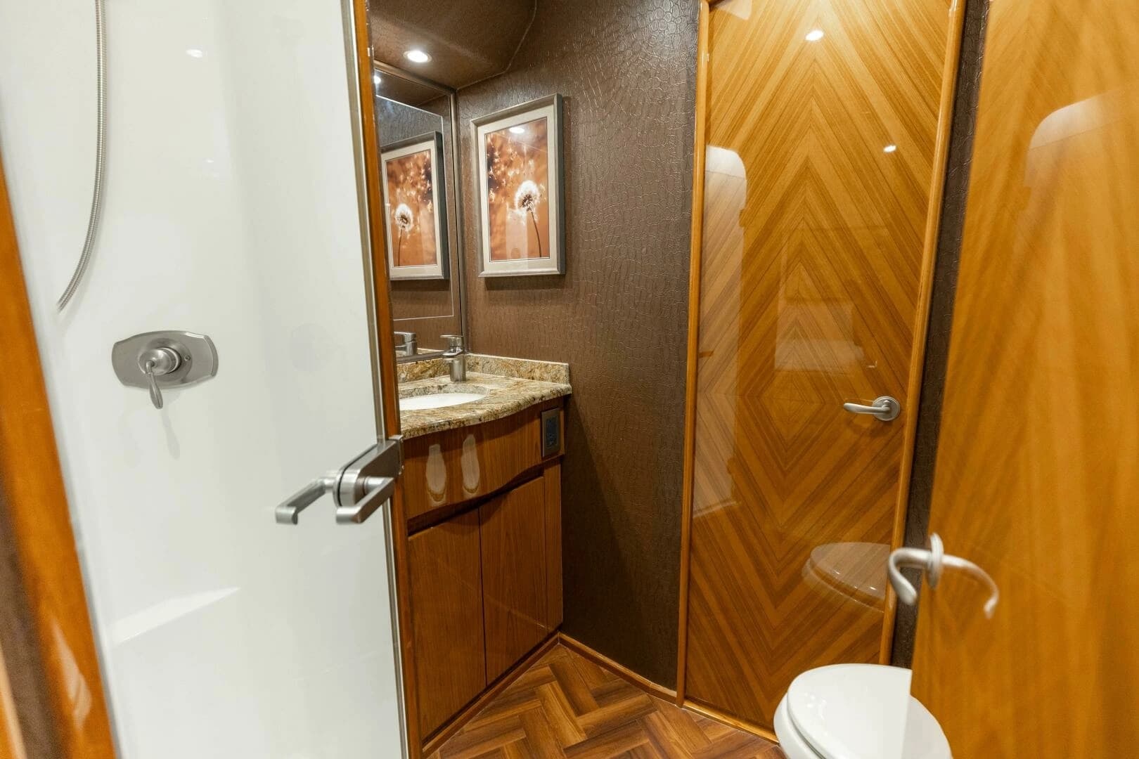 2013 Viking 76 Convertible - Image 42