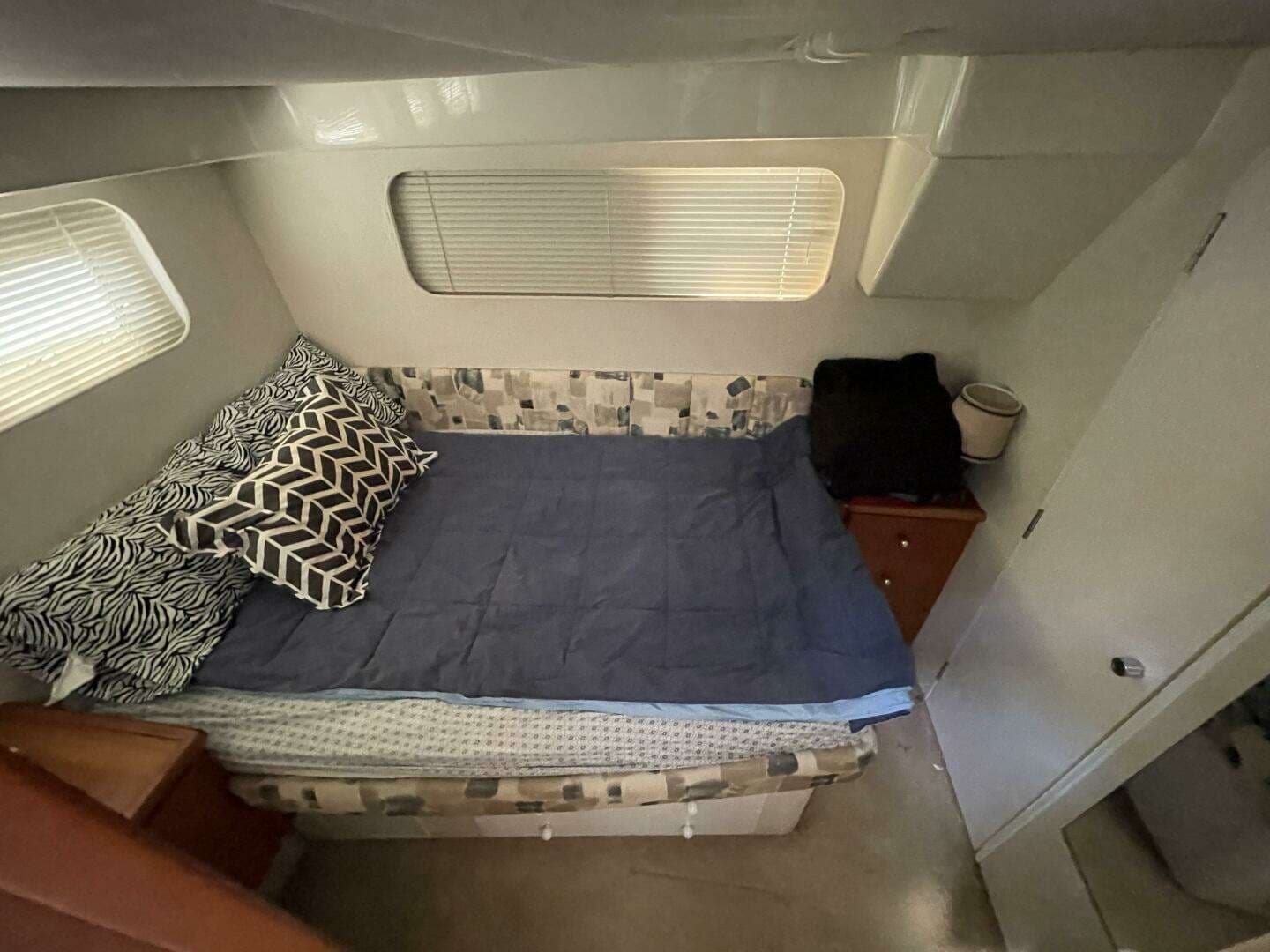 1994 Silverton 34 Motor Yacht - Image 35