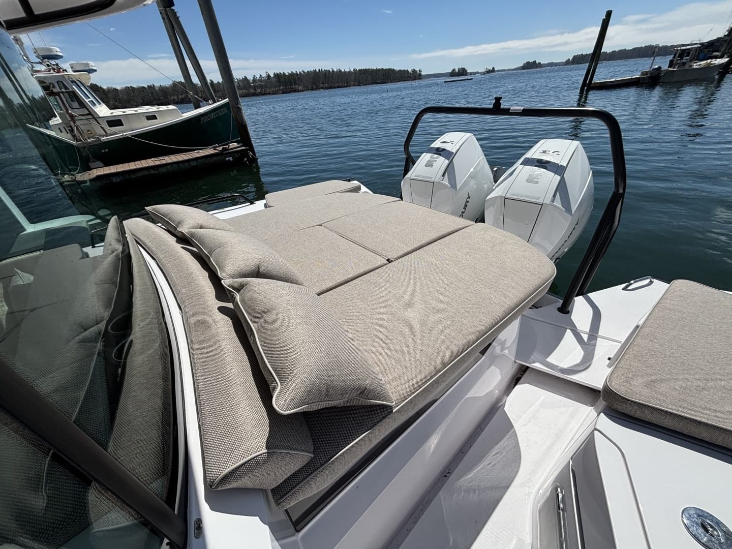 2023 Axopar 37XC Cross Cabin - Image 12
