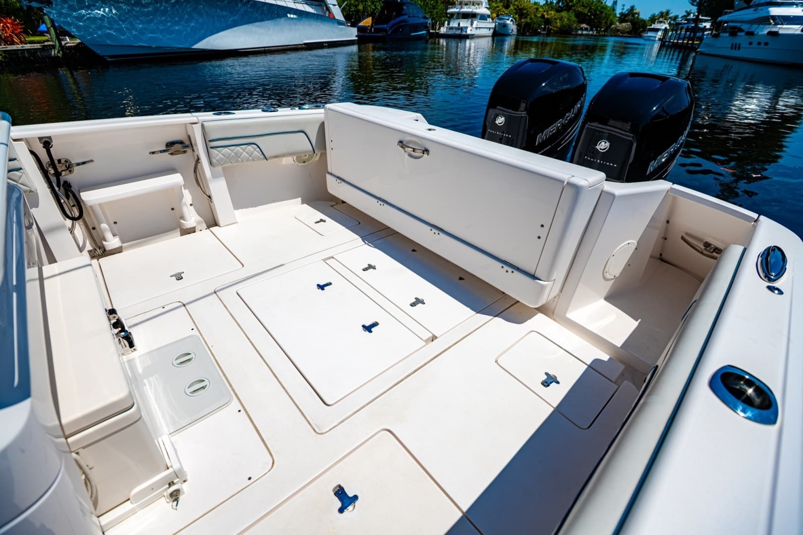 2018 Intrepid 327 - Image 30