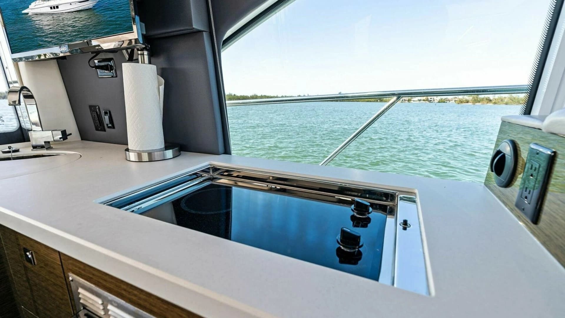 2019 Cruisers Yachts 45 Cantius - Image 33