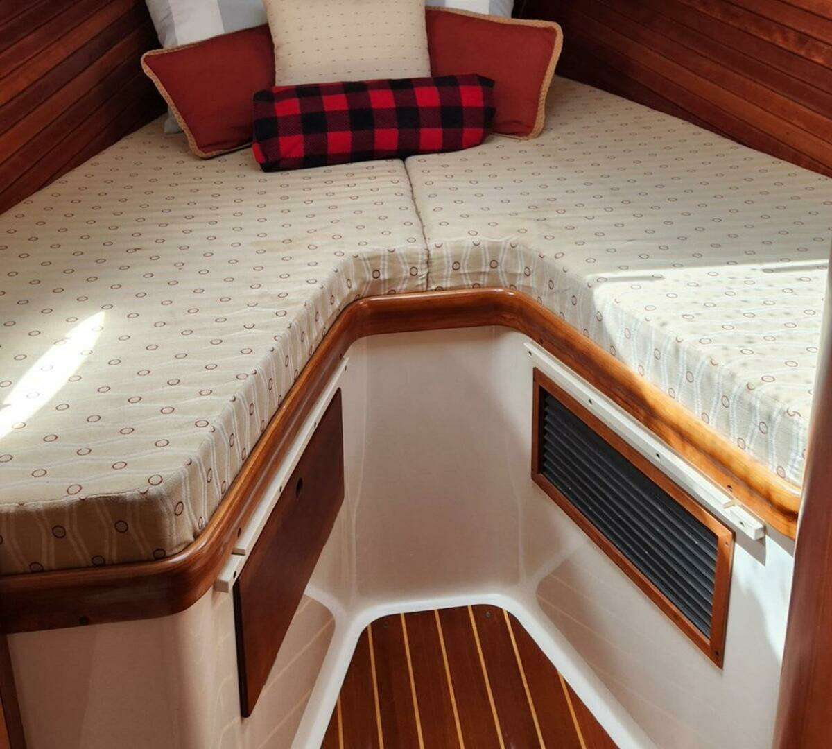 2003 Hinckley Picnic Boat EP - Image 13