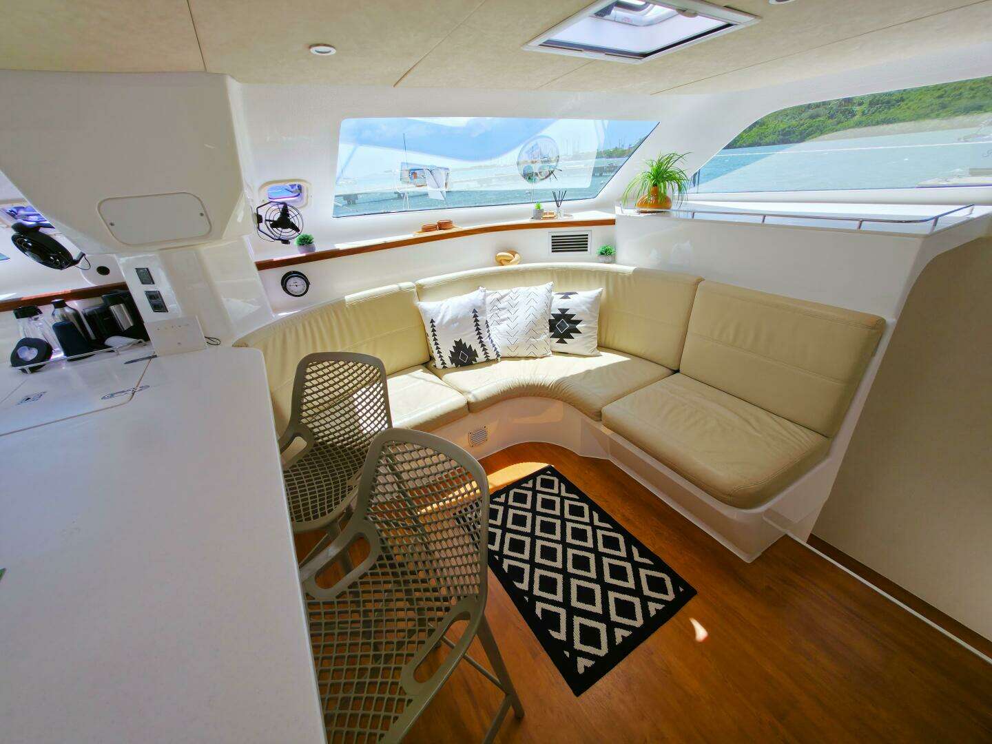 2017 Voyage 480 - Image 21