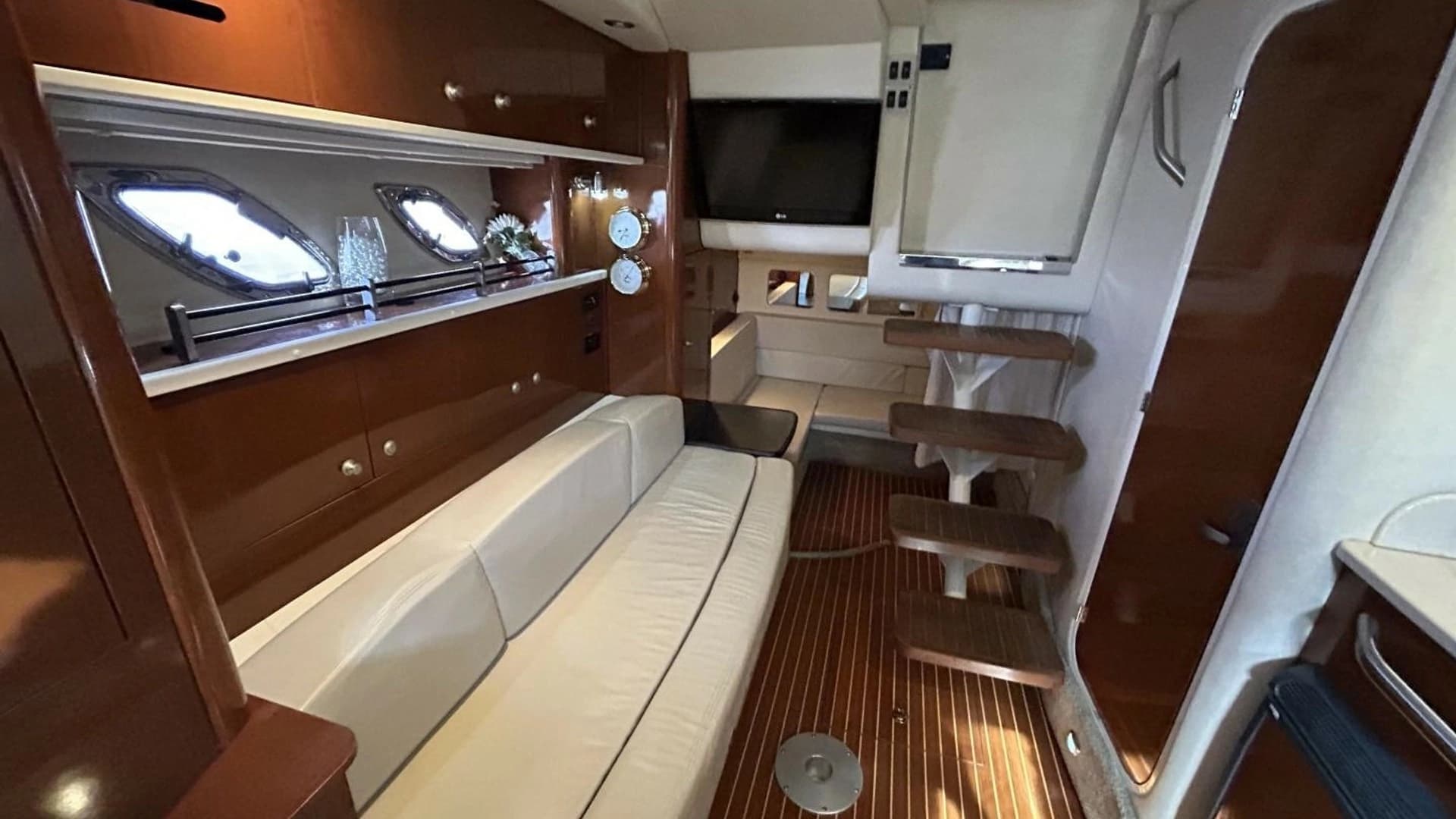 2009 Sea Ray 310 Sundancer - Image 9