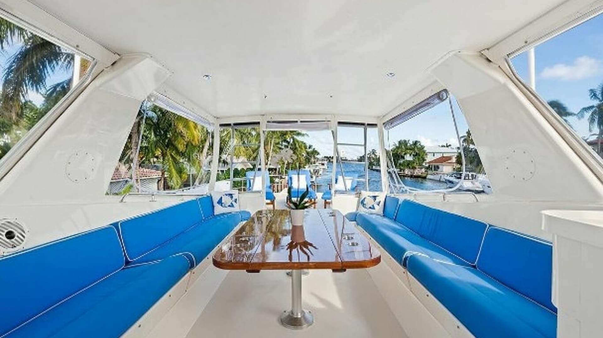 1989 Hatteras Motor Yacht - Image 25