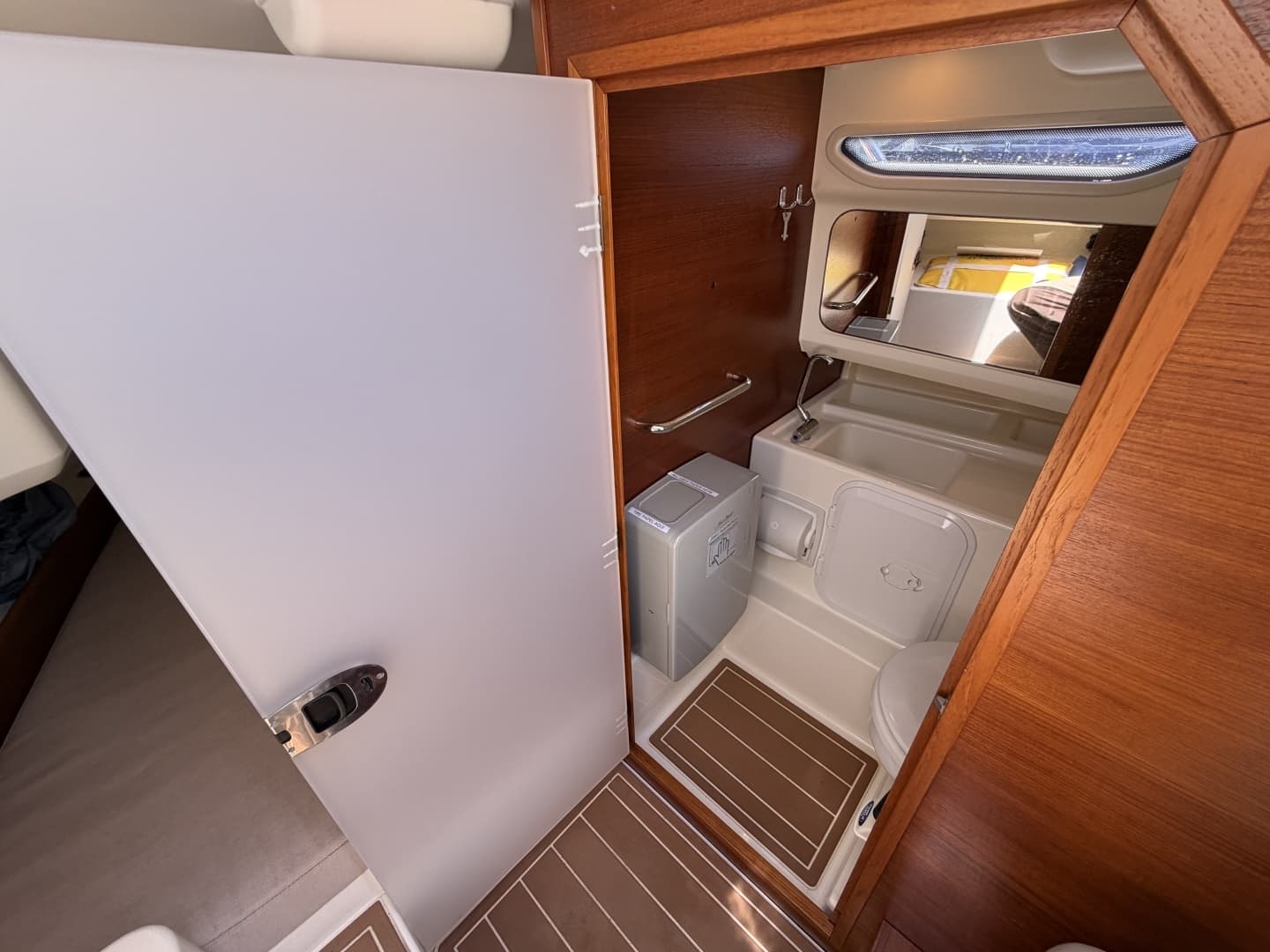 2021 Nimbus Tender 8 - Image 19