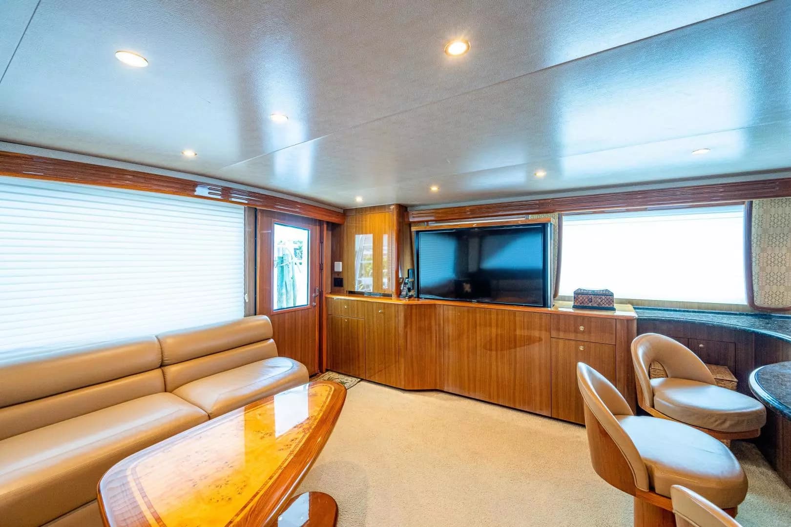 2005 Viking 74 Convertible - Image 5