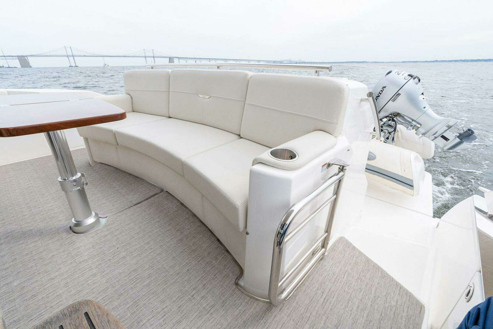 2021 Tiara Yachts 4400 Flybridge - Image 14