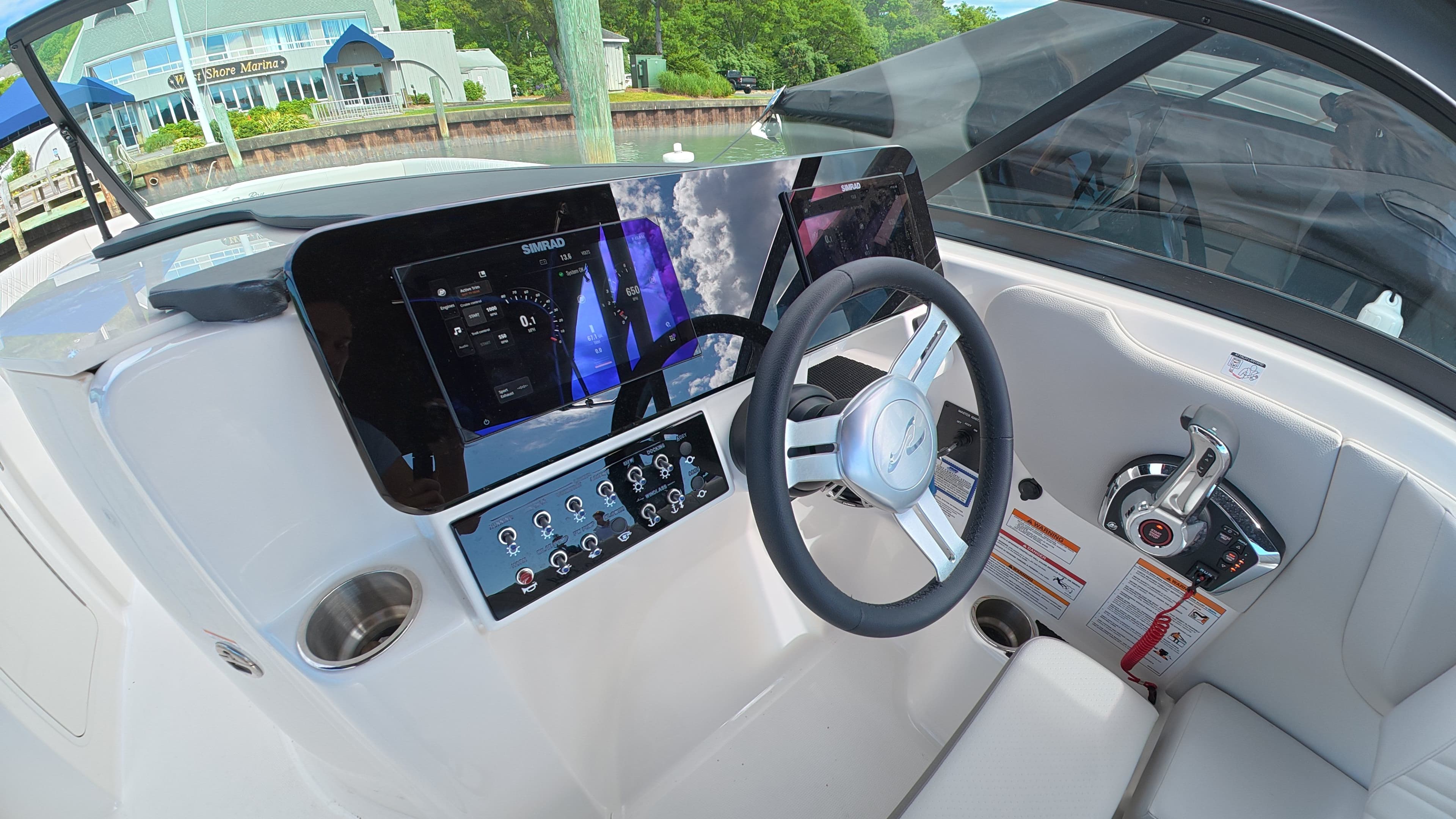 2025 Sea Ray SDX 270 Outboard - 19