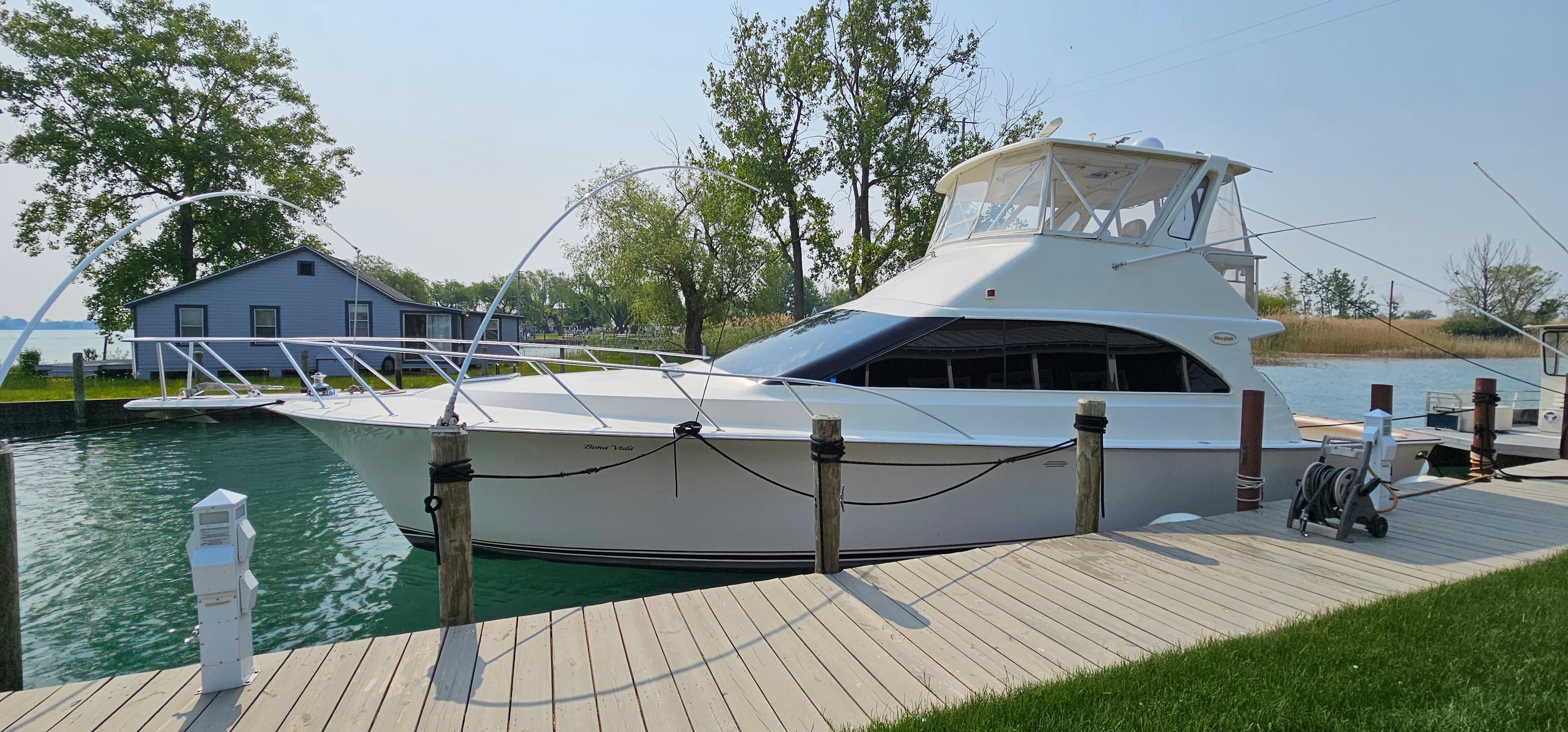 1997 Ocean Yachts 48 Super Sport docked on a sunny day.