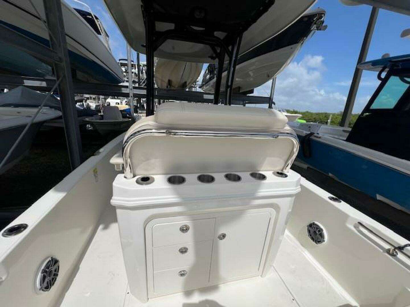 2023 Boston Whaler 250 Dauntless - Image 30