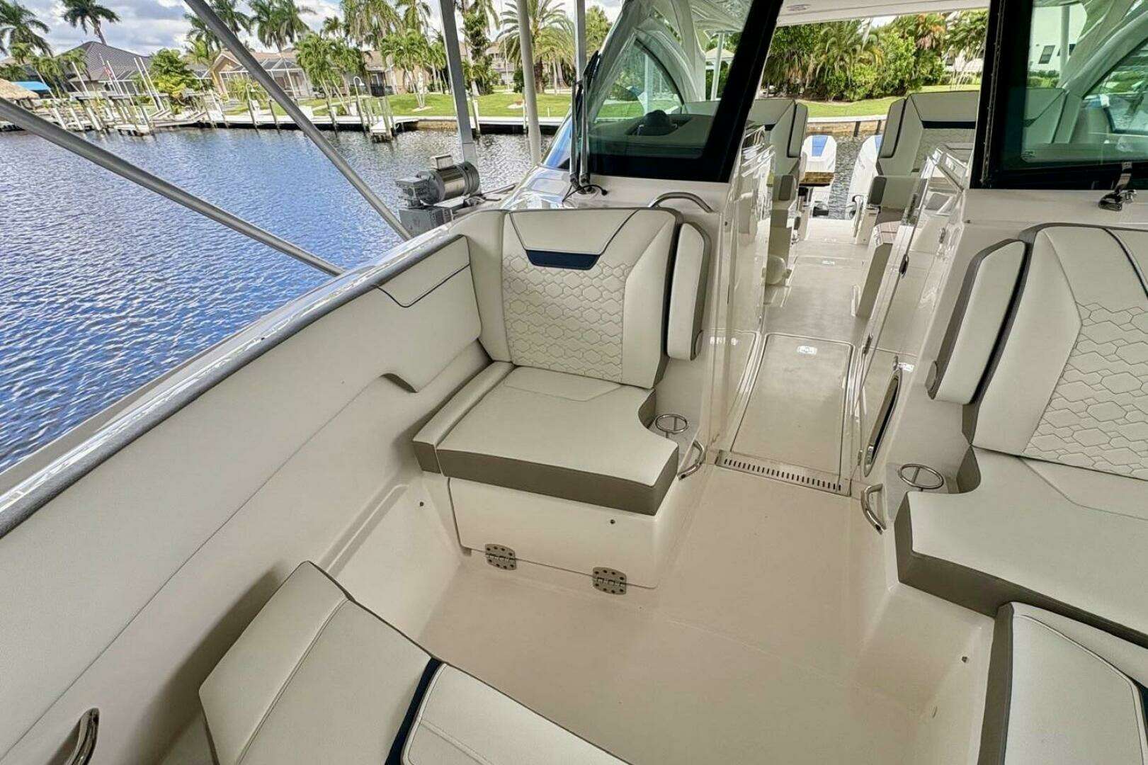 2024 Tiara Sport 34 LX - Image 20