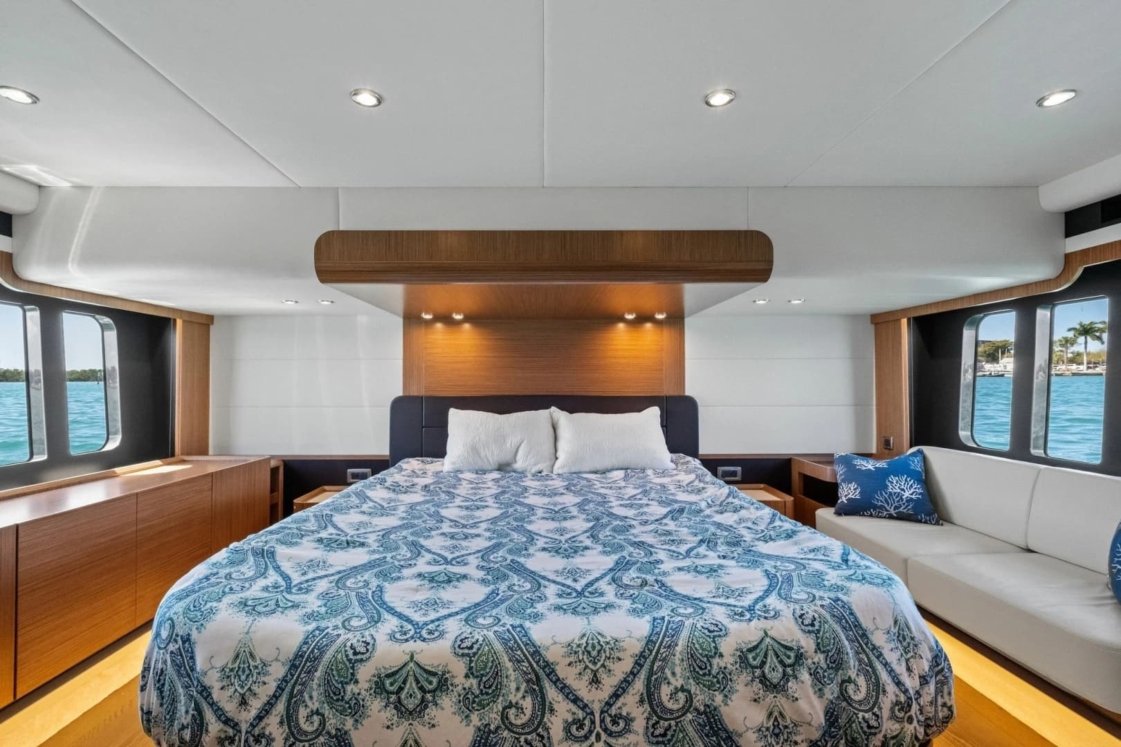 2019 Absolute 52 Navetta - Image 4