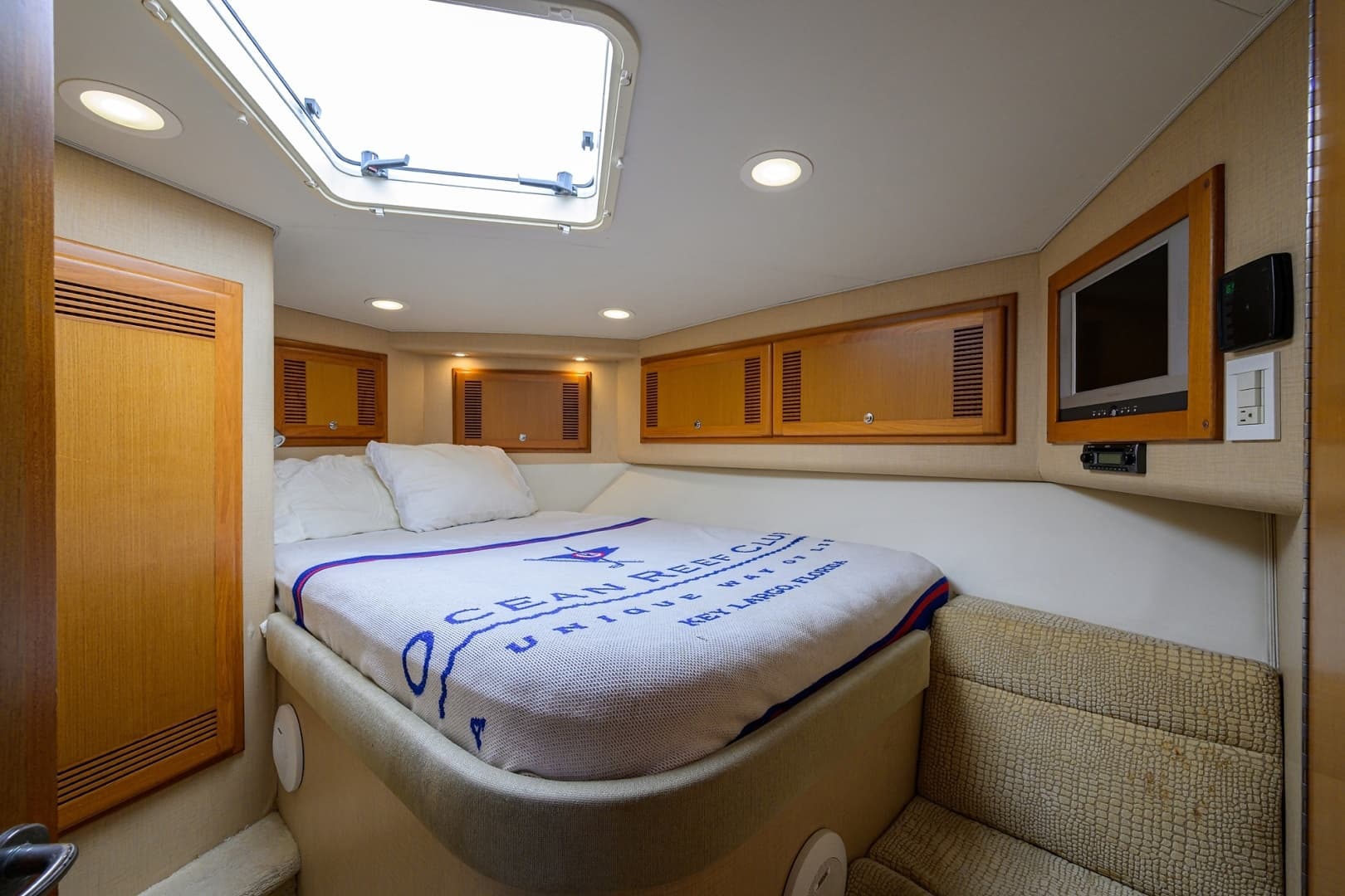 2003 Cabo 48 Flybridge - Image 15