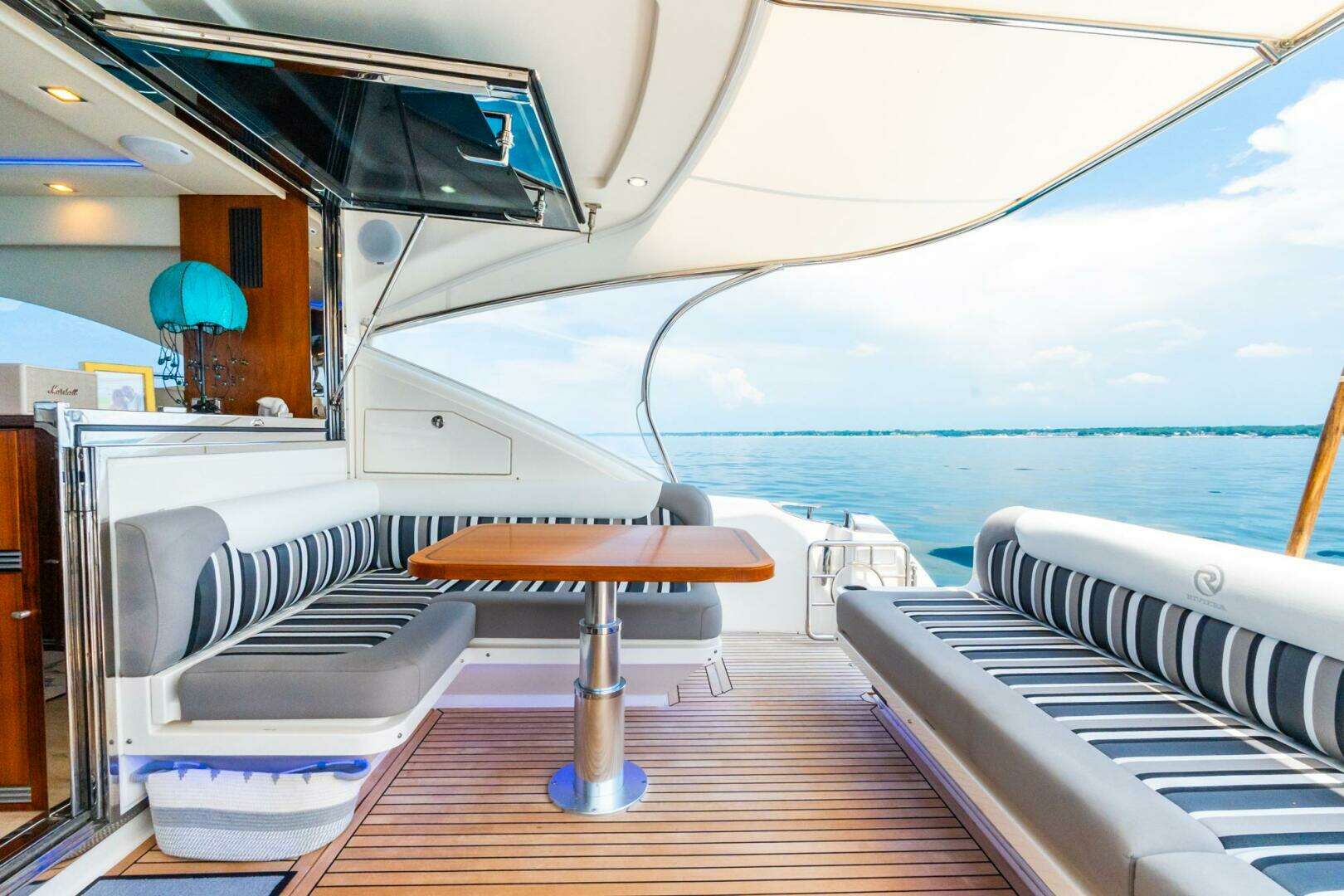 2019 Riviera 4800 Sport Yacht - Image 43