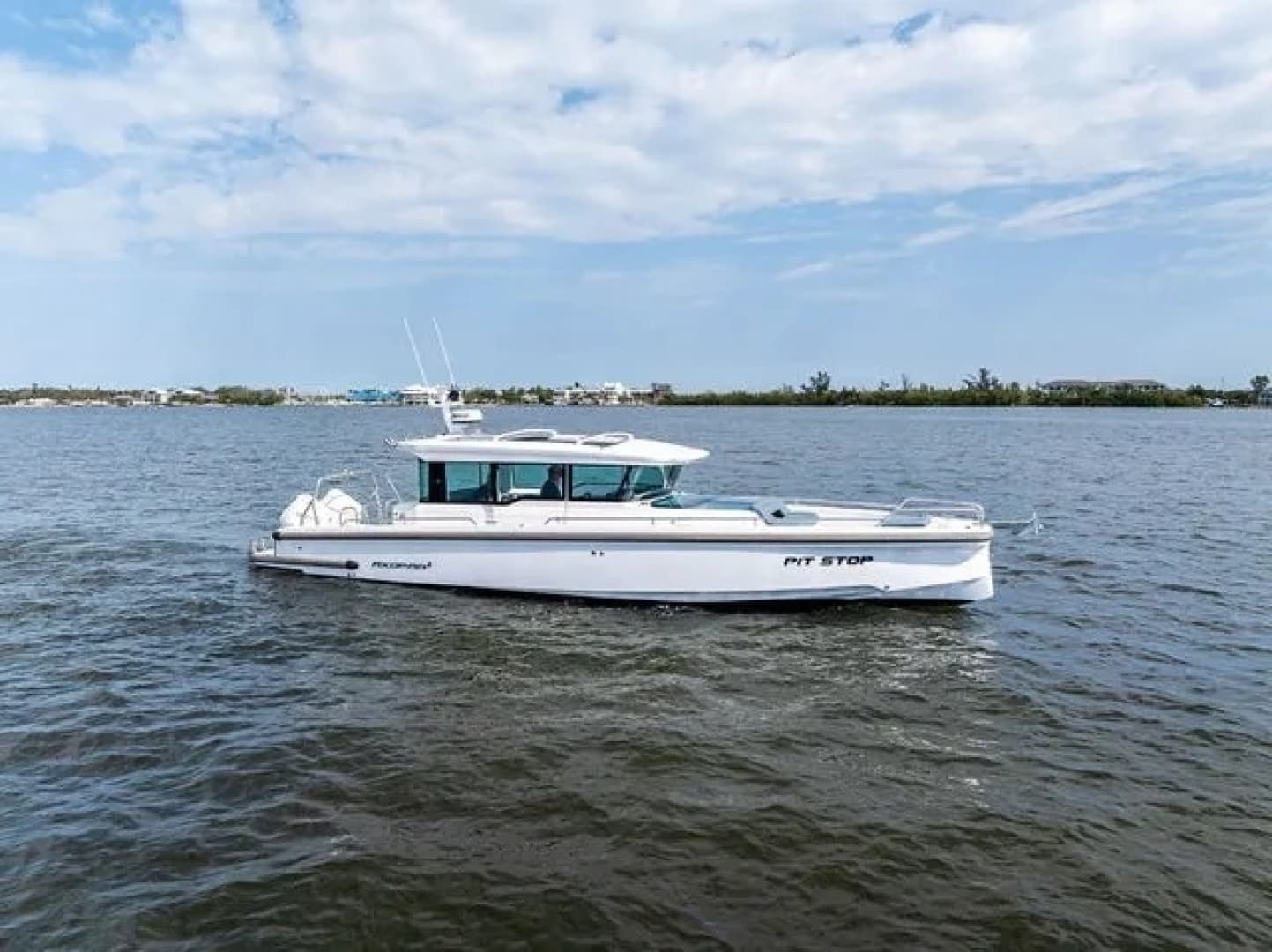 2022 Axopar 37 XC CROSS CABIN - Image 44