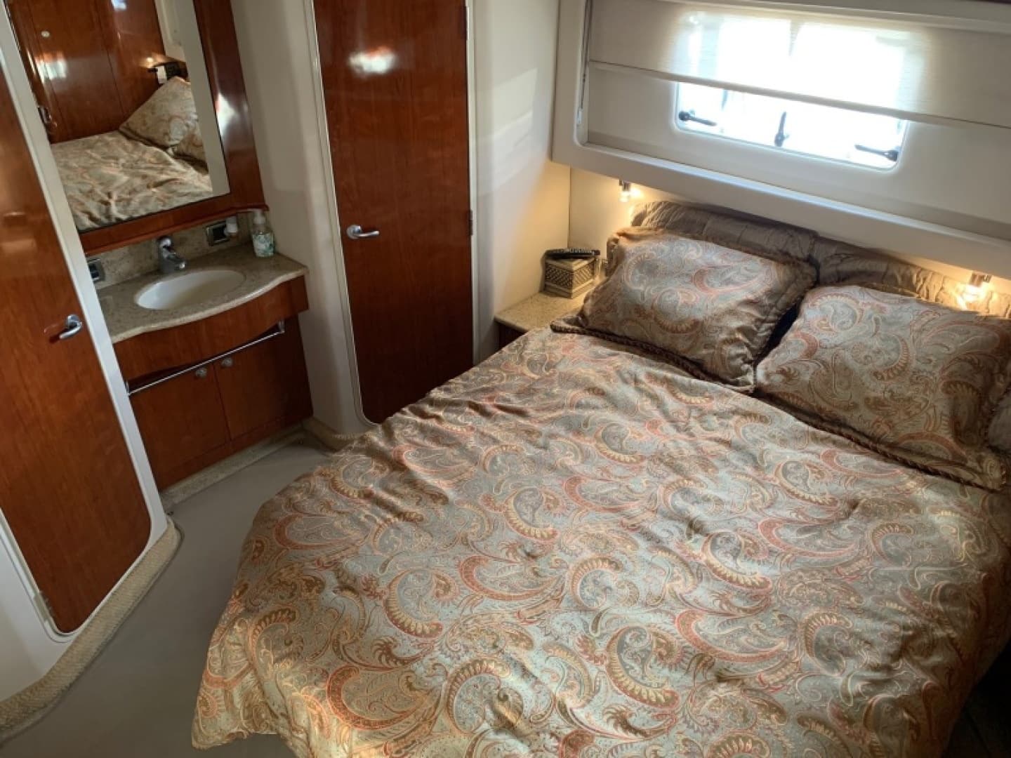 2004 Sea Ray 390 Motor Yacht - Image 70