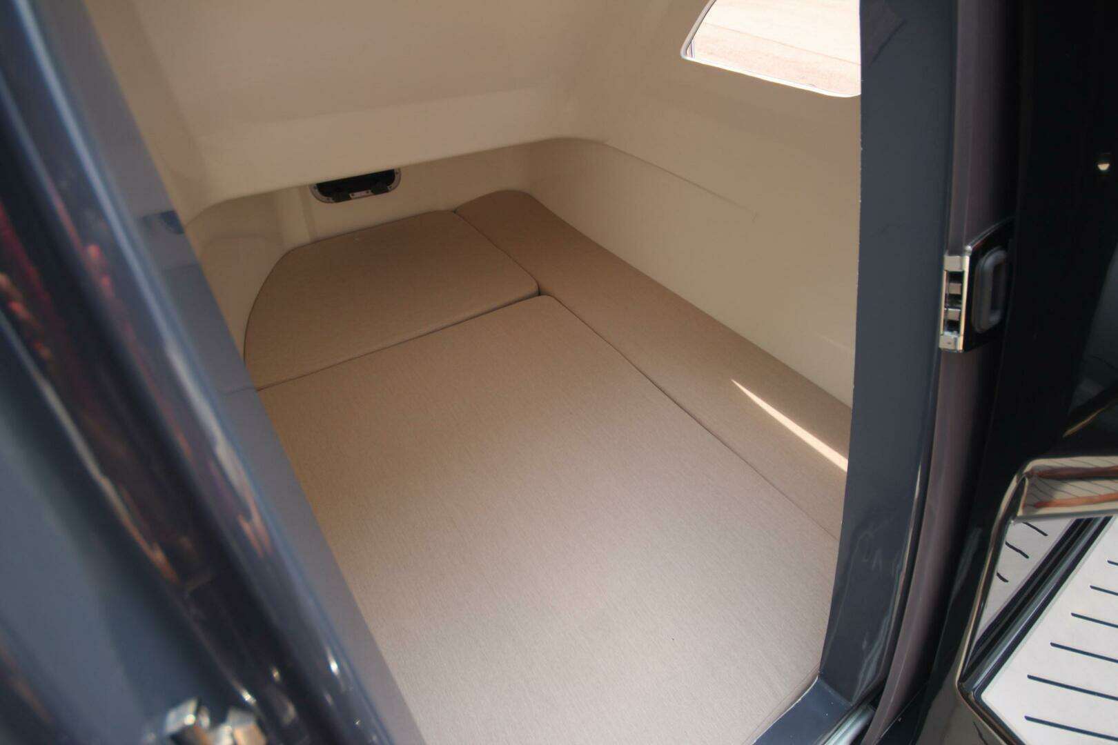 2024 Zodiac Medline 9 NEO - Image 32