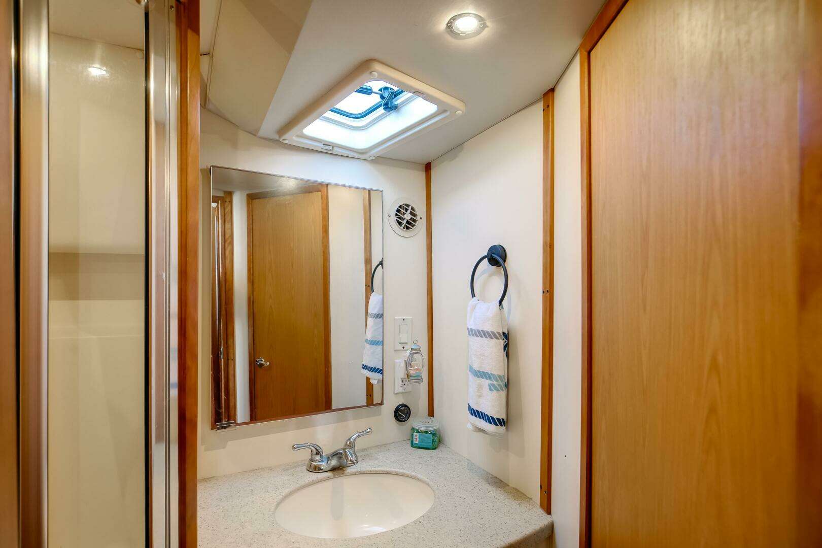 2007 Luhrs 36 Convertible - Image 15