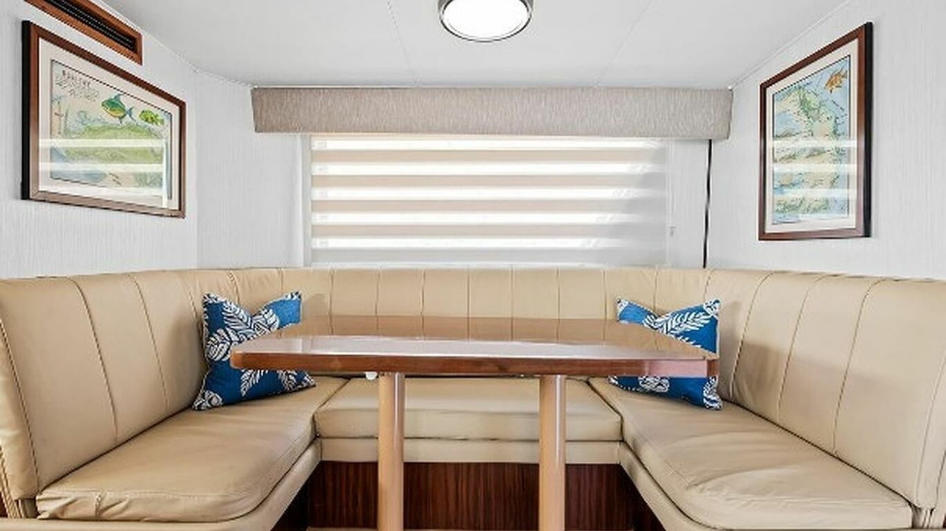 1989 Hatteras Motor Yacht - Image 9