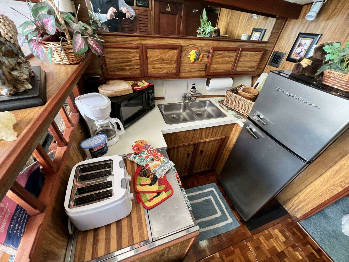 1979 Viking 35 Convertible - Image 16