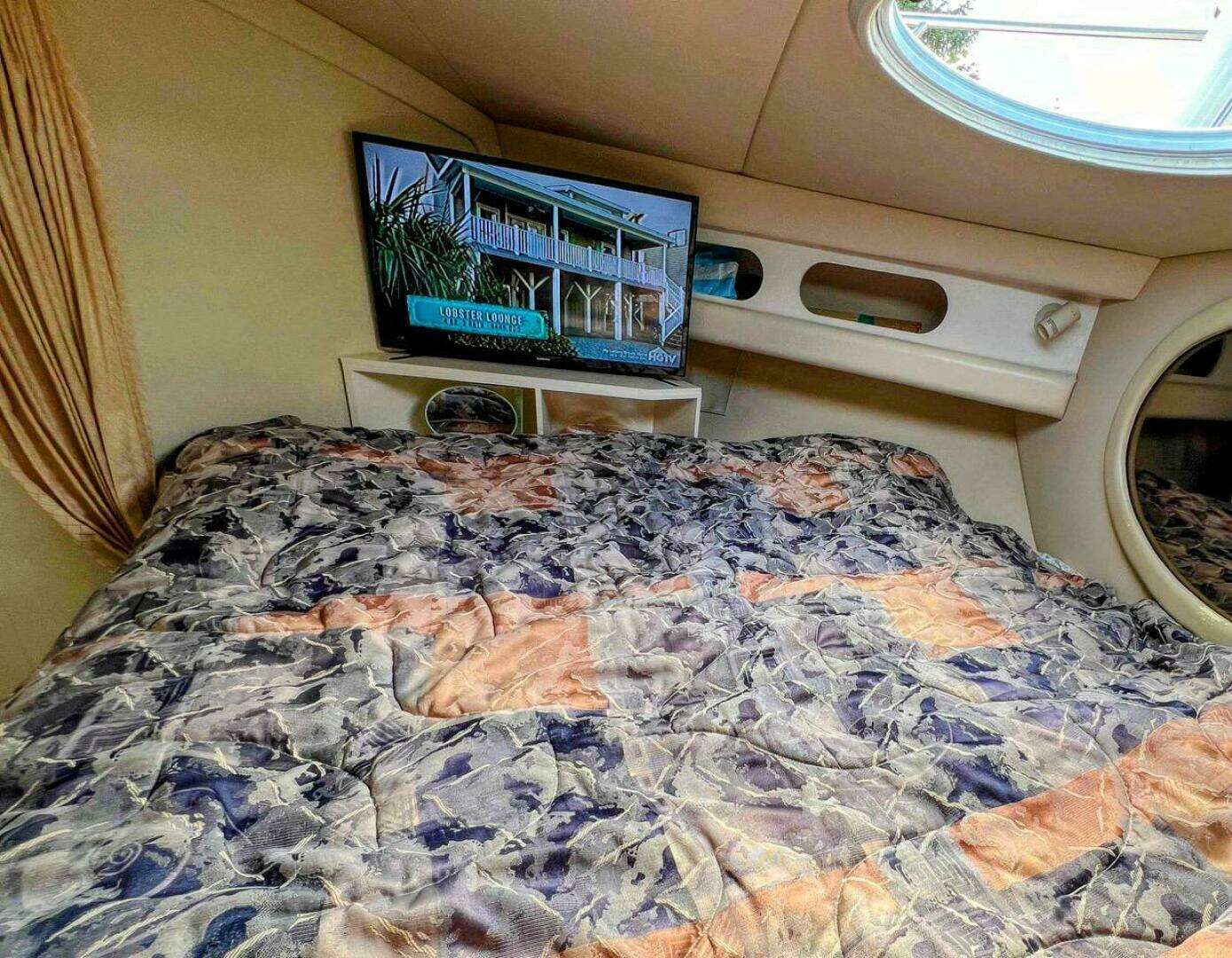 1998 Cruisers Yachts 3575 Esprit - Image 34
