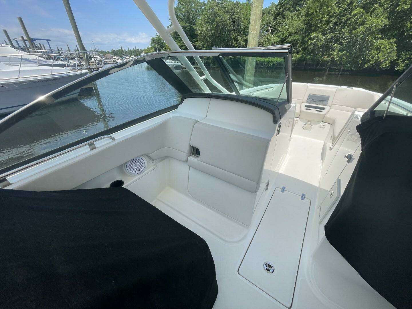 2016 Boston Whaler 270 Vantage - Image 15