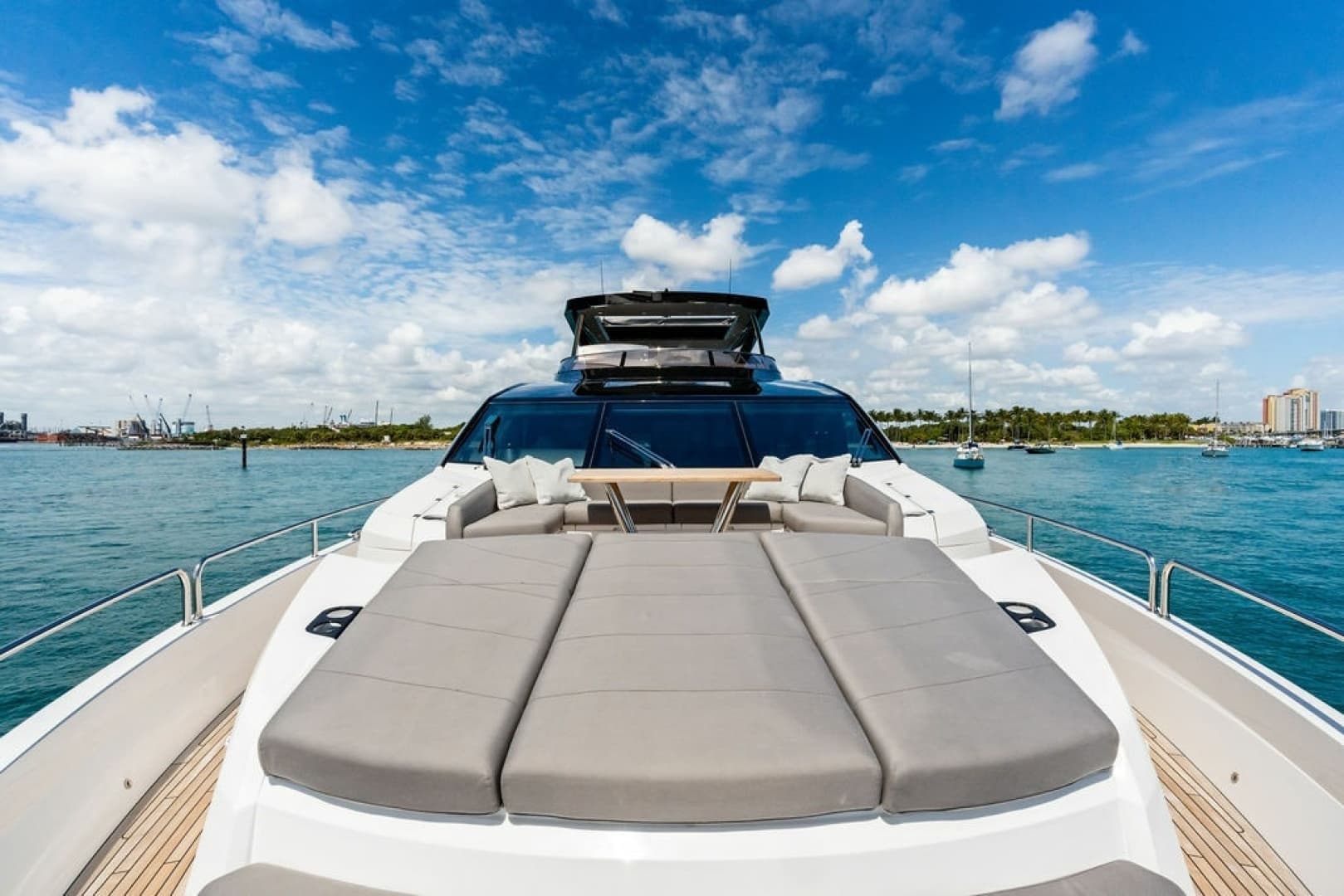 2026 Sunseeker 88 Yacht - Image 12