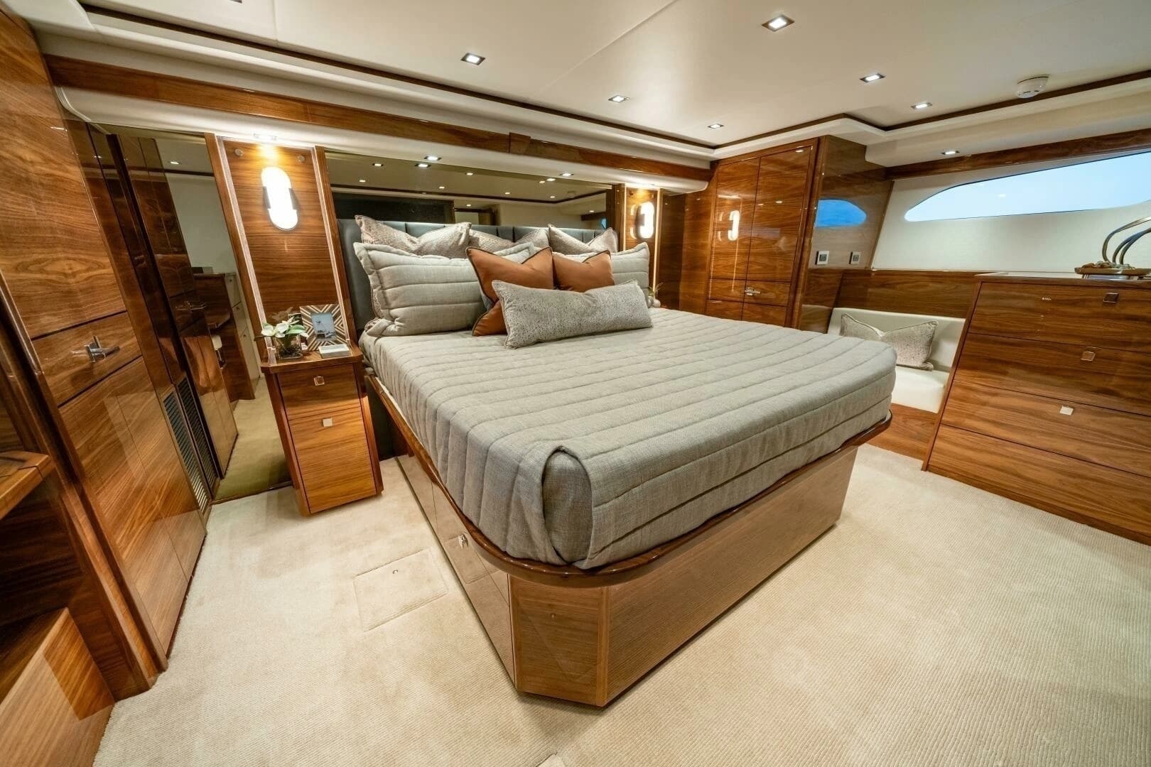 2027 Viking 82 Convertible - Image 3