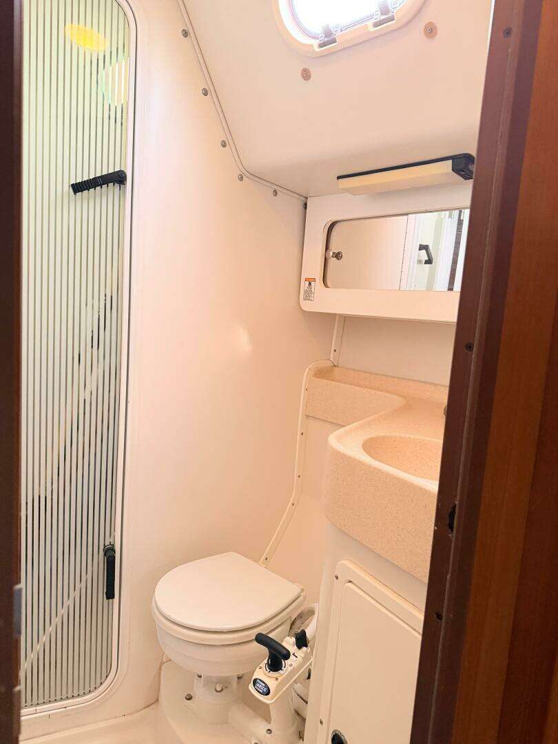 2001 Catalina 380 - Image 30
