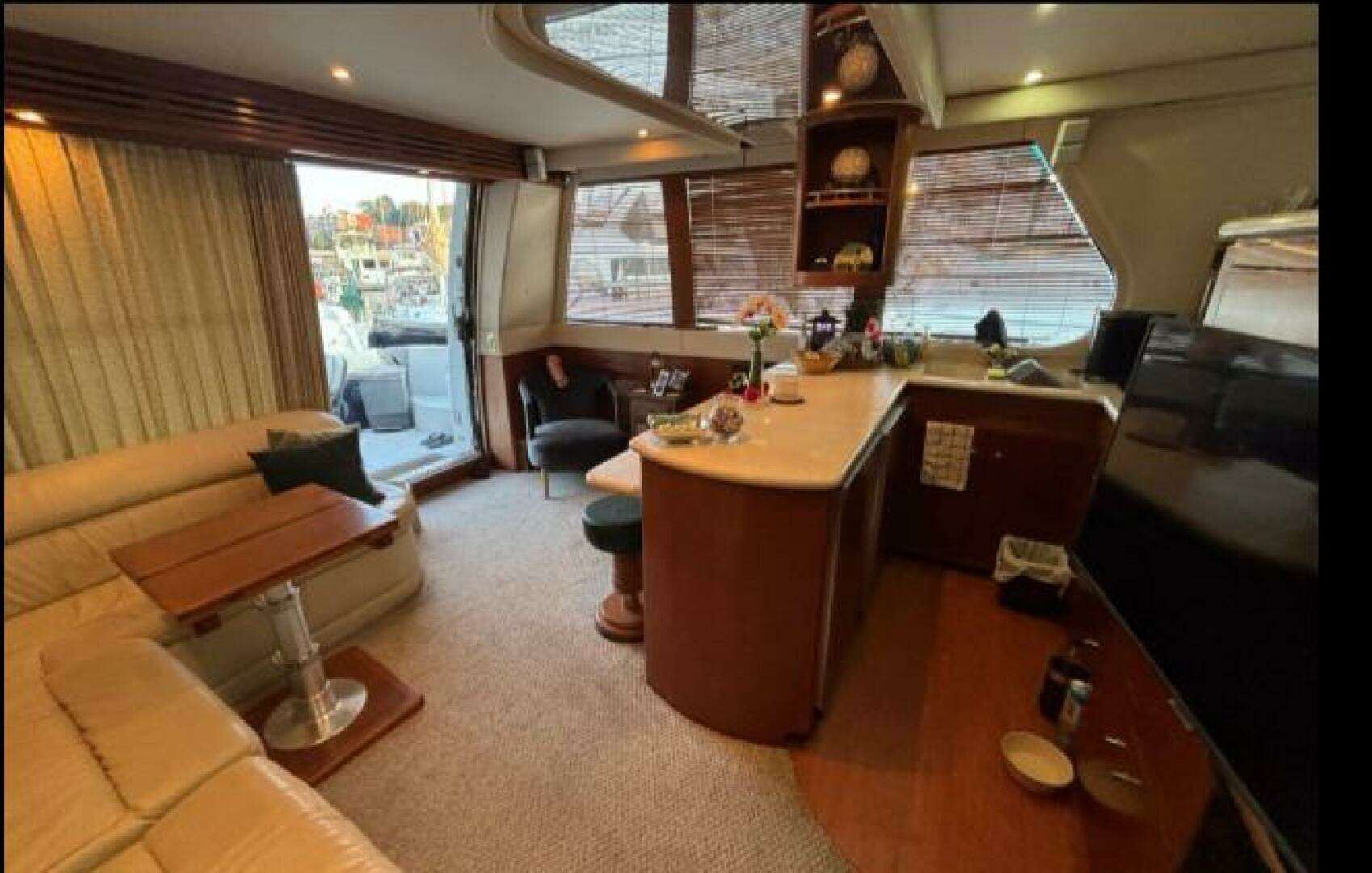 1998 Carver 530 Voyager - Image 19