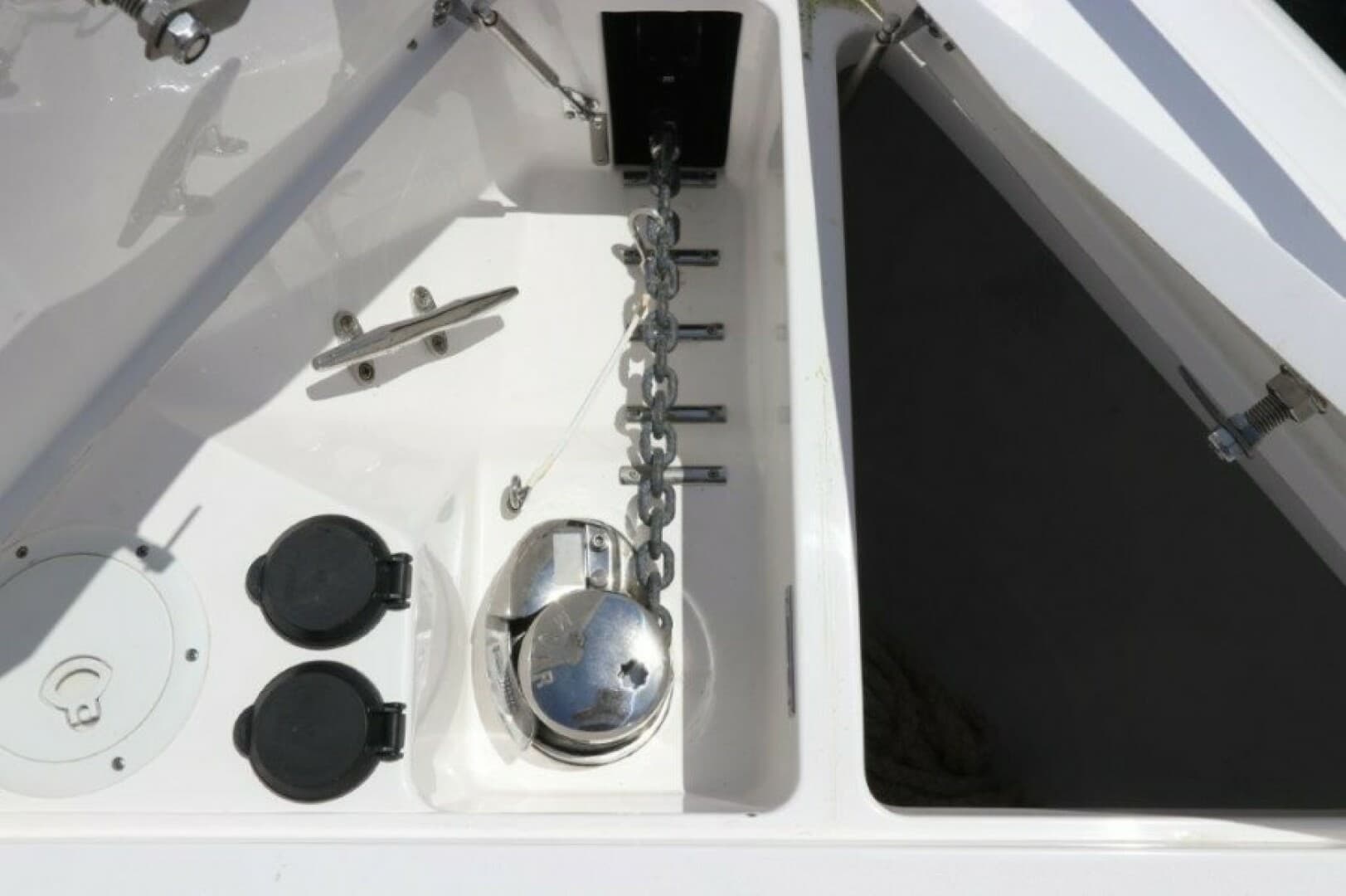 2019 Intrepid 475 Sport Yacht - Image 18