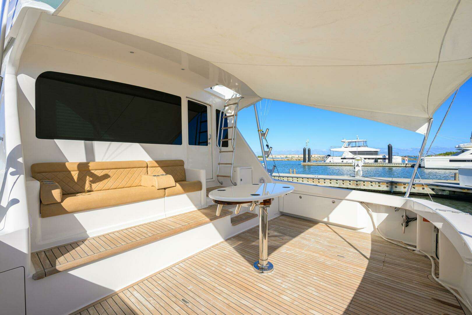2007 Viking 64 Convertible - Image 10