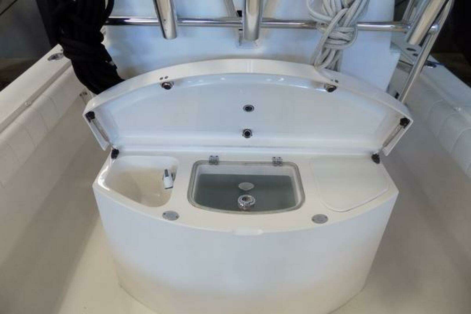 2013 Regulator 34SS - Image 20