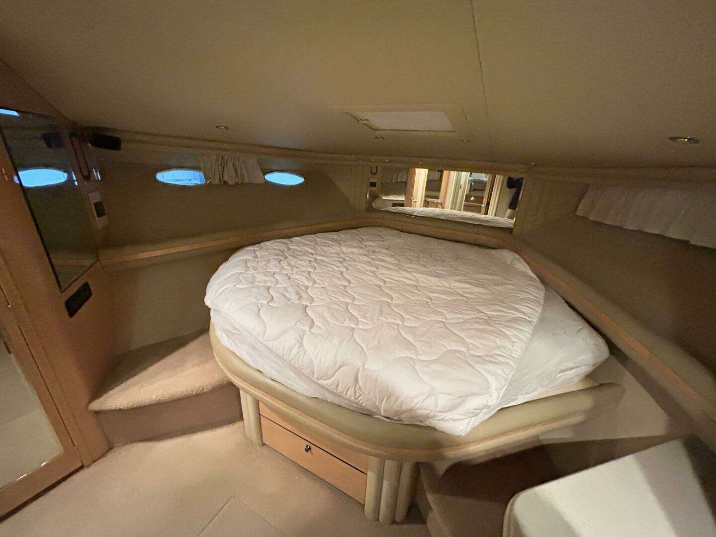 1999 Sea Ray 560 Sedan Bridge - Image 16