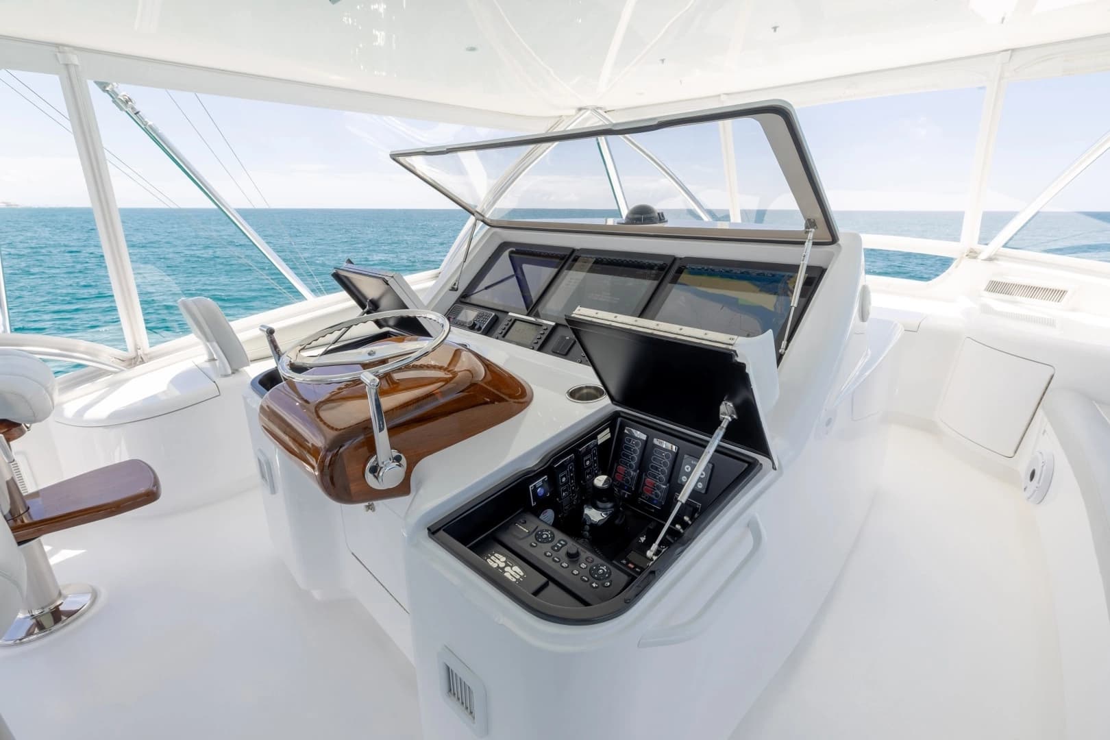2023 Viking 72 Convertible - Image 2