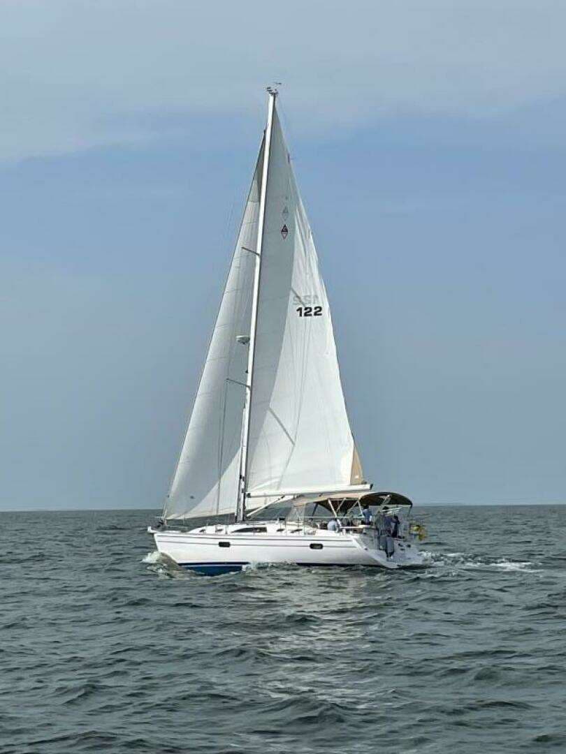 2016 Catalina 445 - Image 4