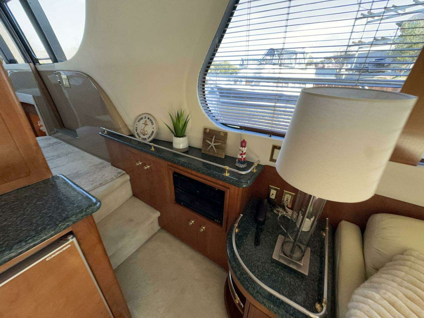 1999 Carver 530 Voyager Pilothouse - Image 31